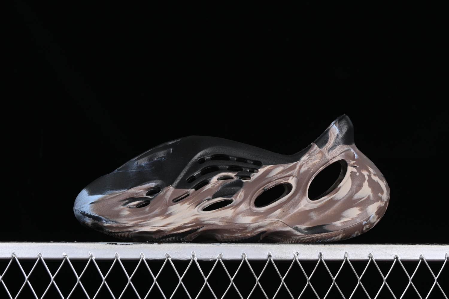 adidas Yeezy Foam RNR MX Cinder ID4126