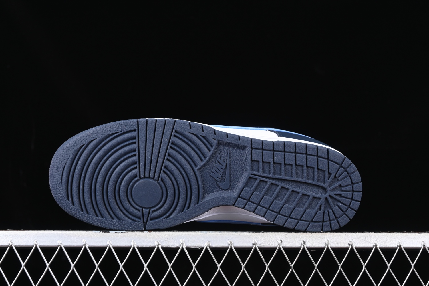 Nike Dunk Low Midnight Navy University Blue FN7800-400