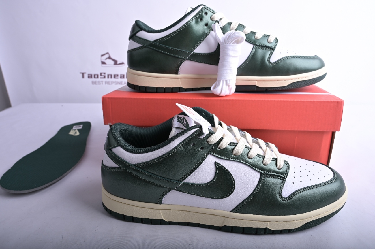 Nike Dunk Low Vintage Green (W) DQ8580-100
