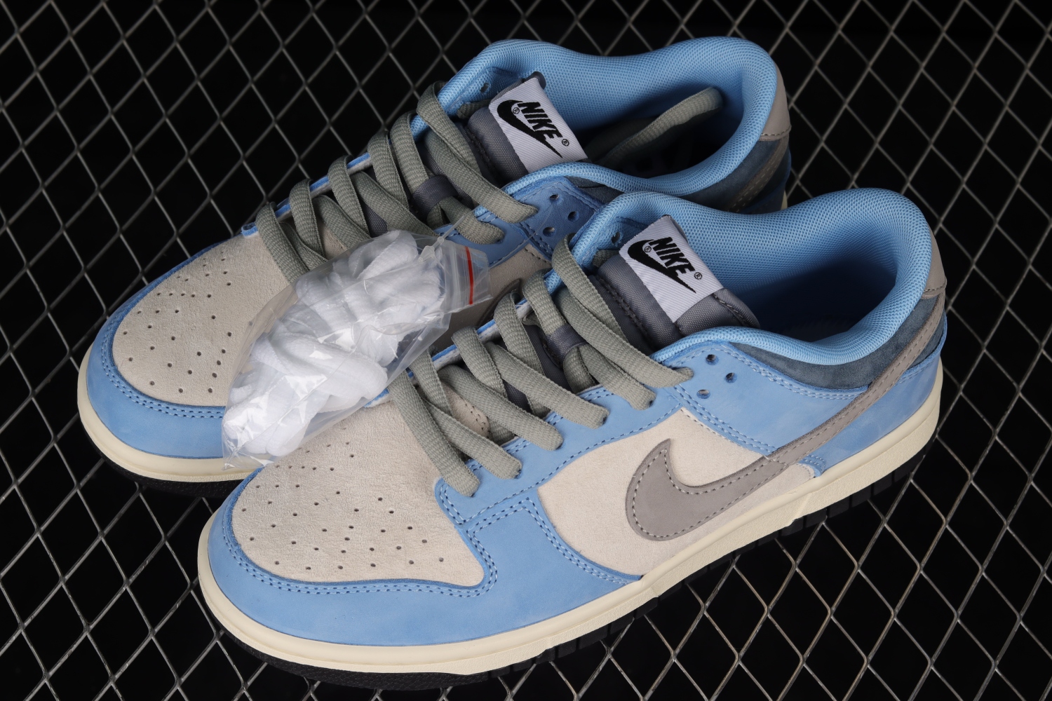 Otomo Katsuhiro x Nk SB Dunk Low  Steamboy OST DO7412-987