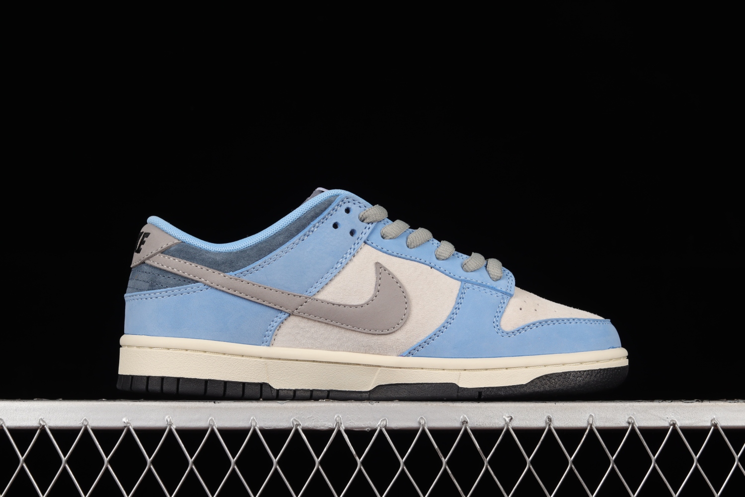 Otomo Katsuhiro x Nk SB Dunk Low  Steamboy OST DO7412-987
