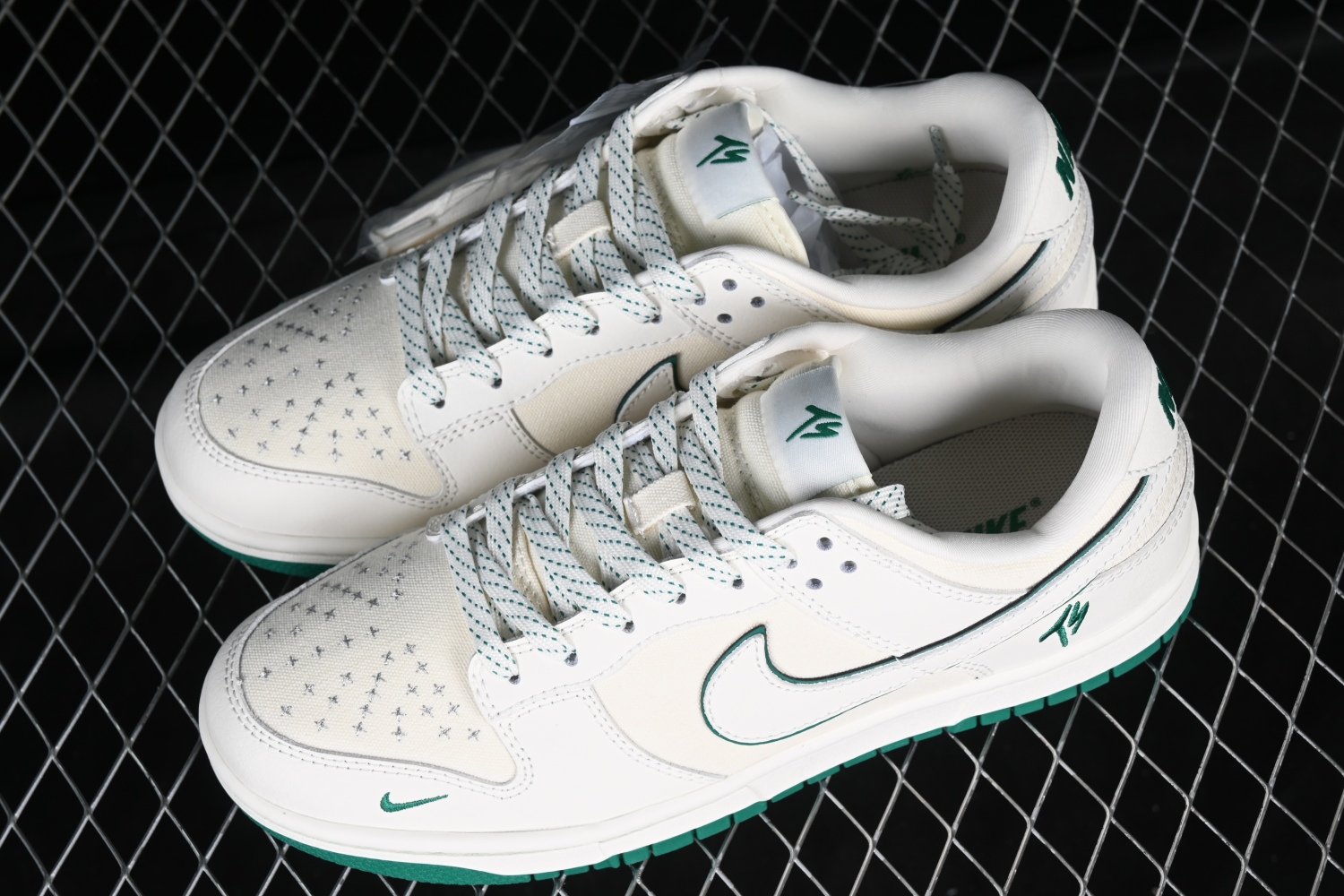 Nk SB Dunk Low TS FC1688-109