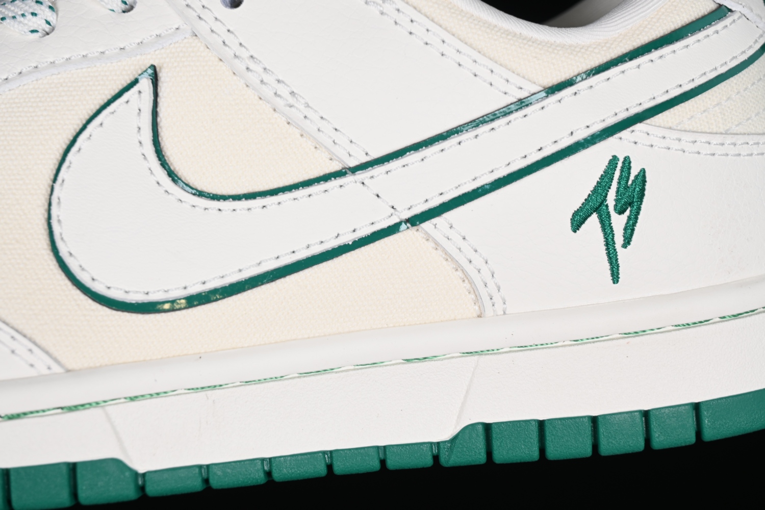 Nk SB Dunk Low TS FC1688-109