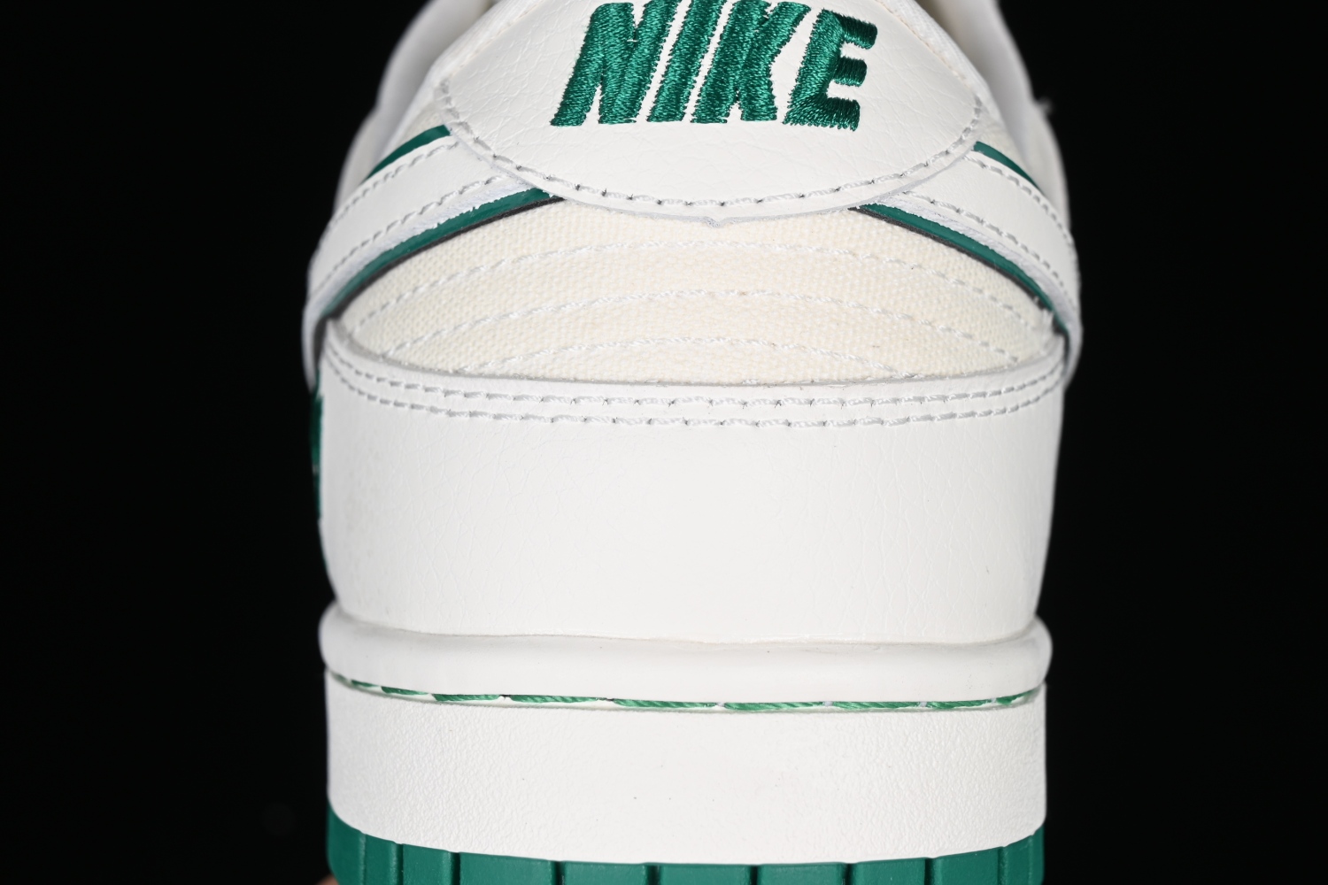 Nk SB Dunk Low TS FC1688-109