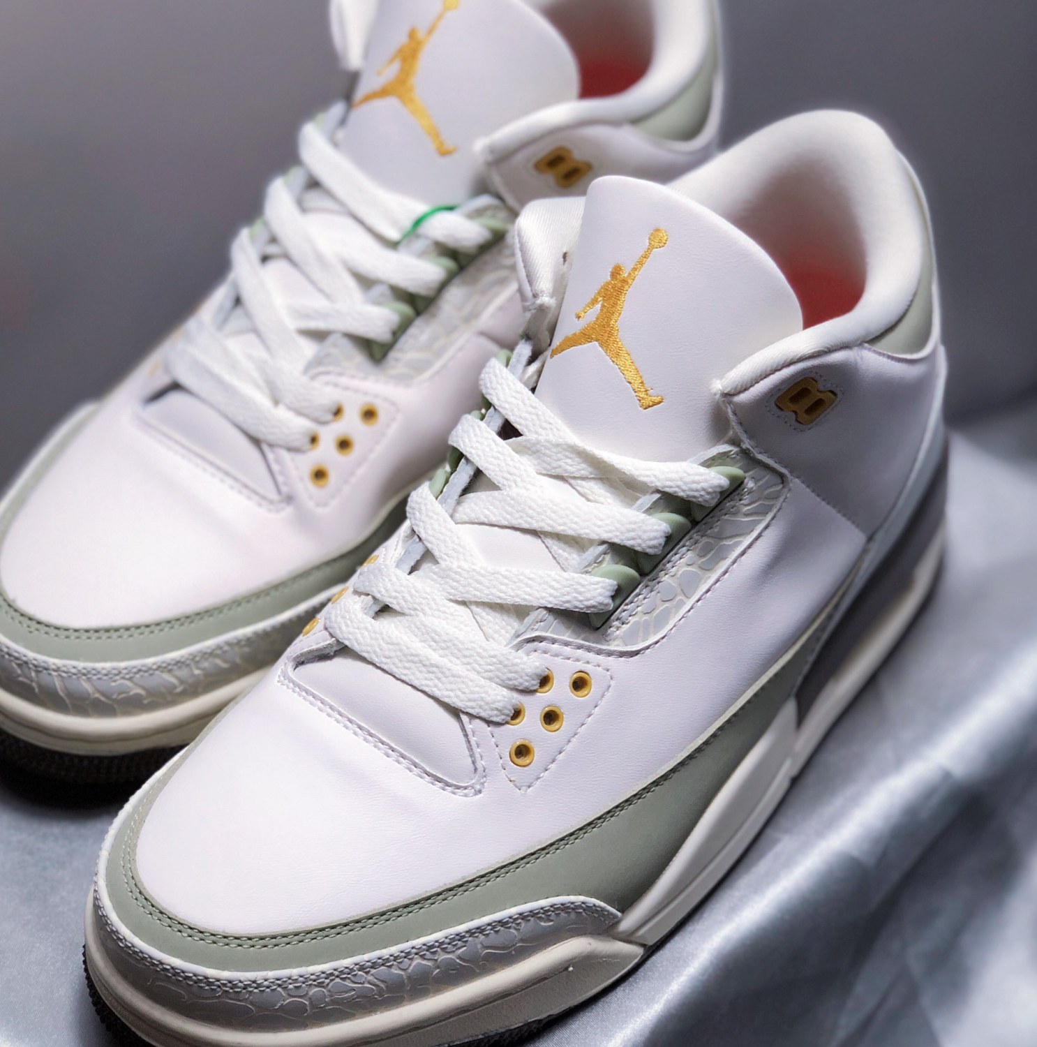 Air Jordan 3 Retro Year Of The Rabbit  DX6660-800