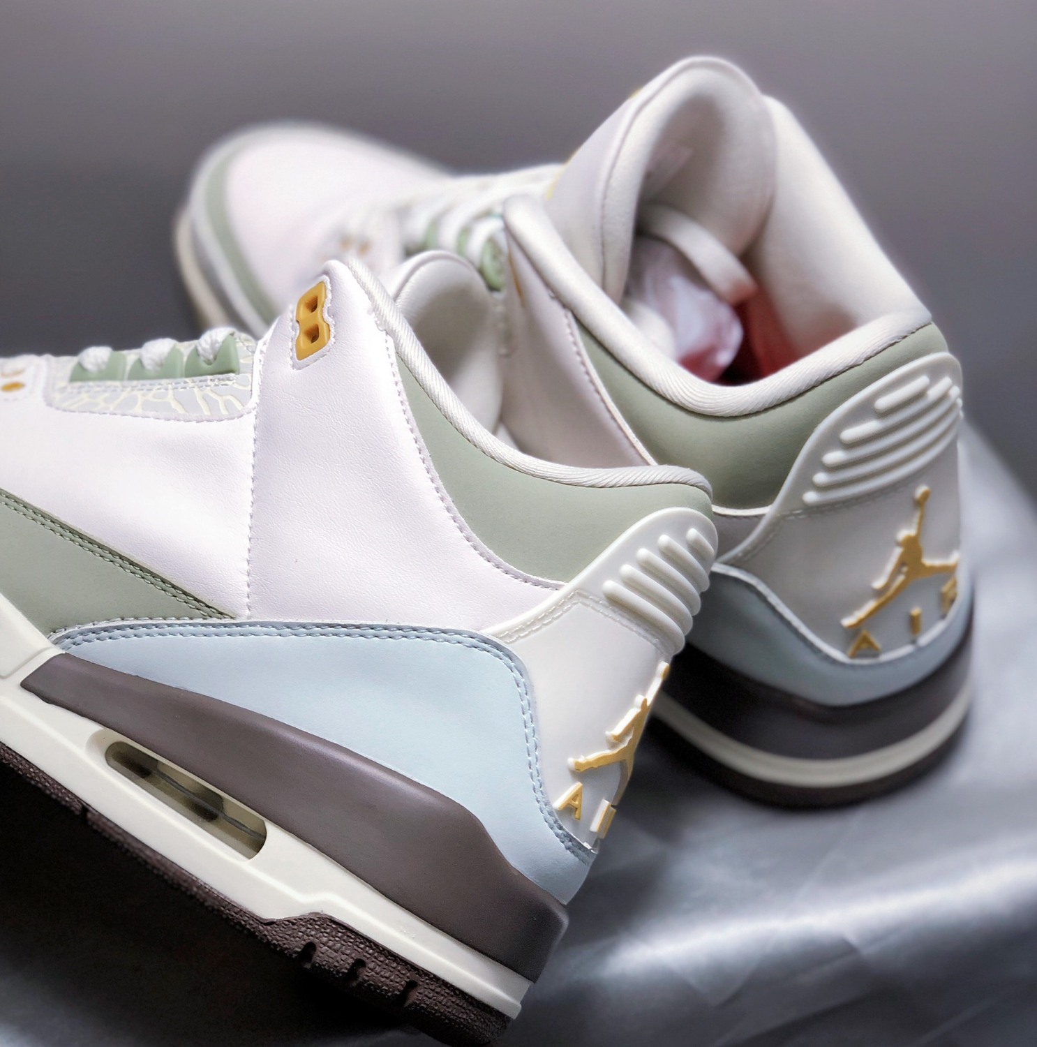 Air Jordan 3 Retro Year Of The Rabbit  DX6660-800