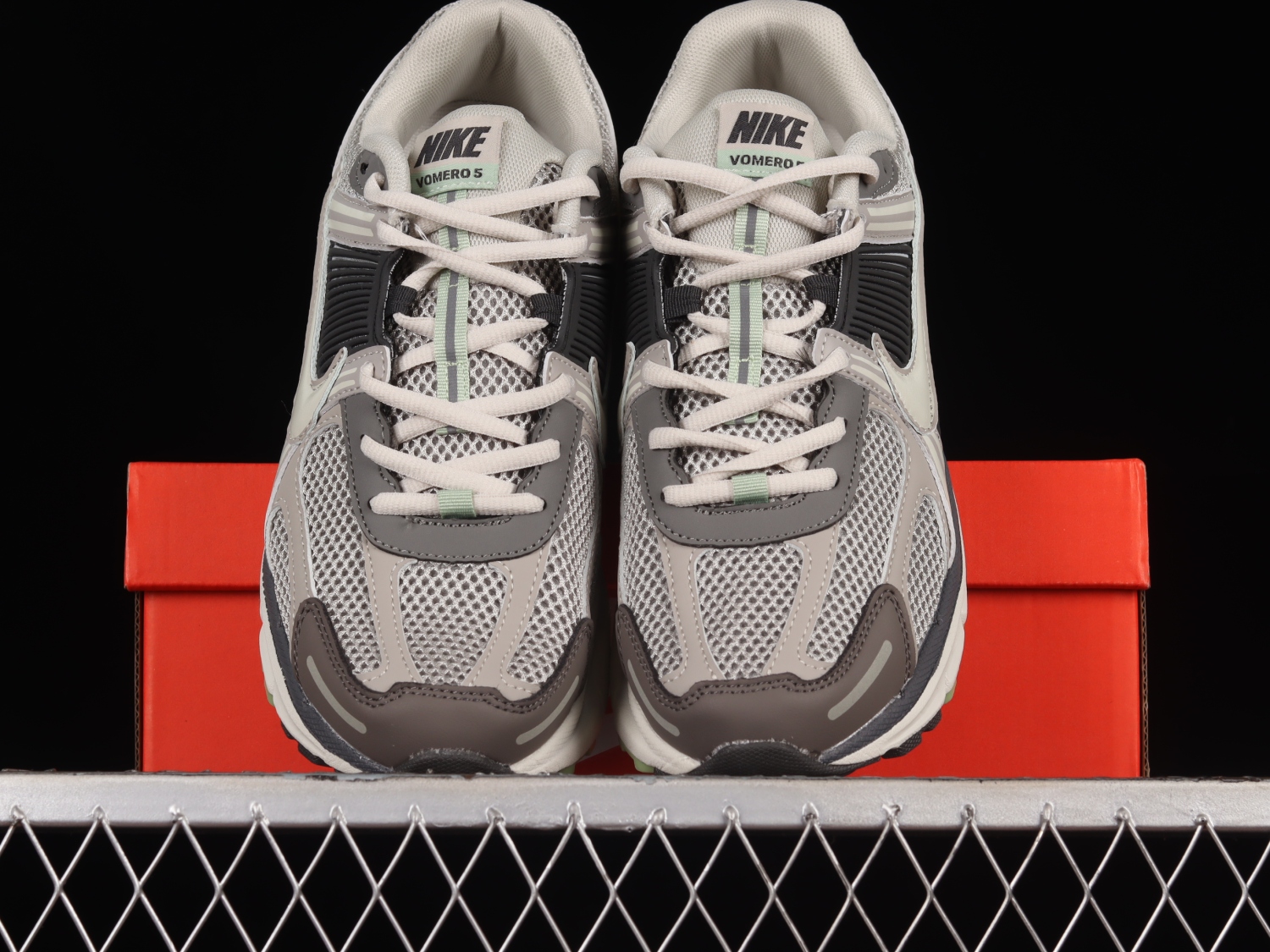Nike Zoom Vomero 5 Cobblestone Flat Pewter (Women