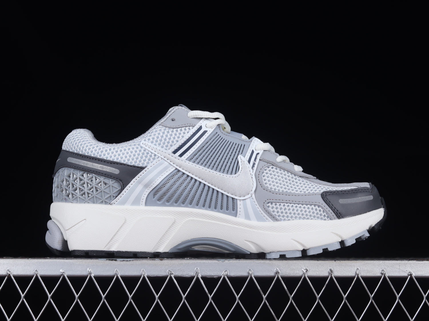 WMNS ZOOM VOMERO 5 