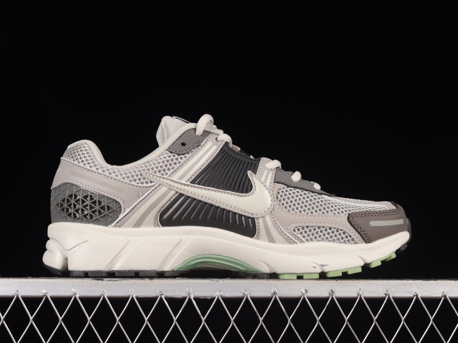 Nike Zoom Vomero 5 Cobblestone Flat Pewter (Women