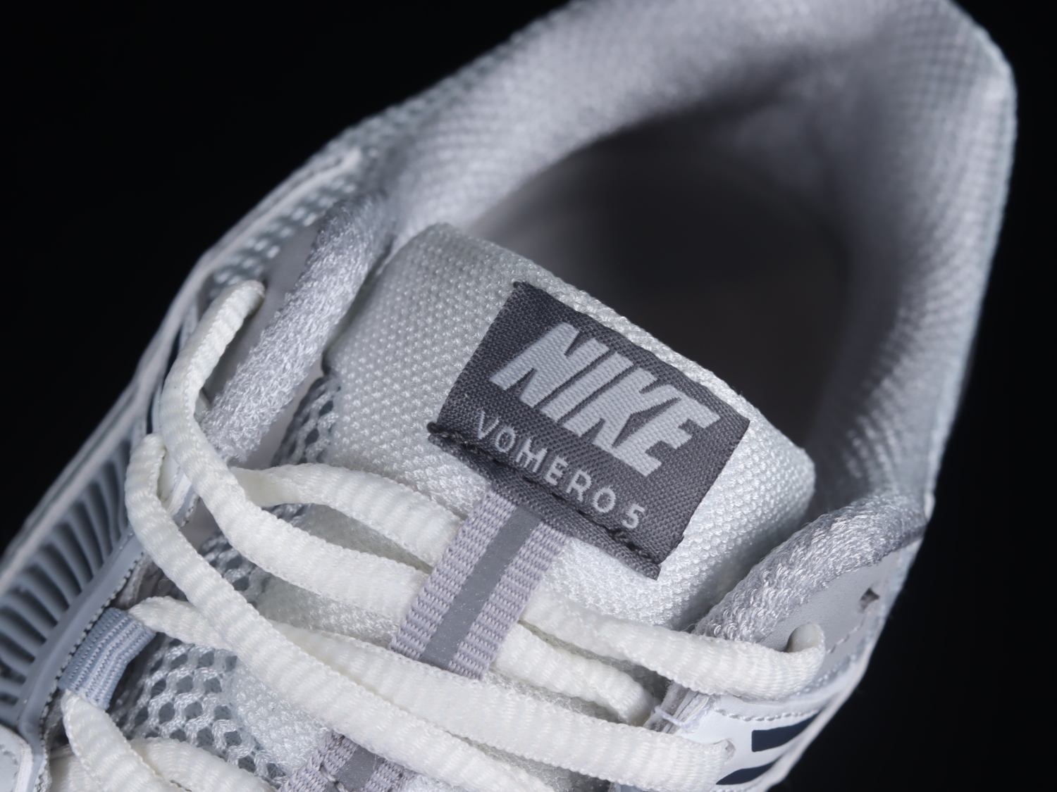 WMNS ZOOM VOMERO 5 