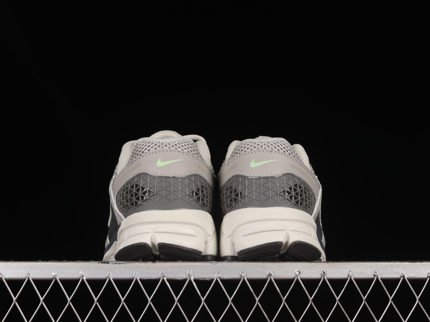 Nike Zoom Vomero 5 Cobblestone Flat Pewter (Women