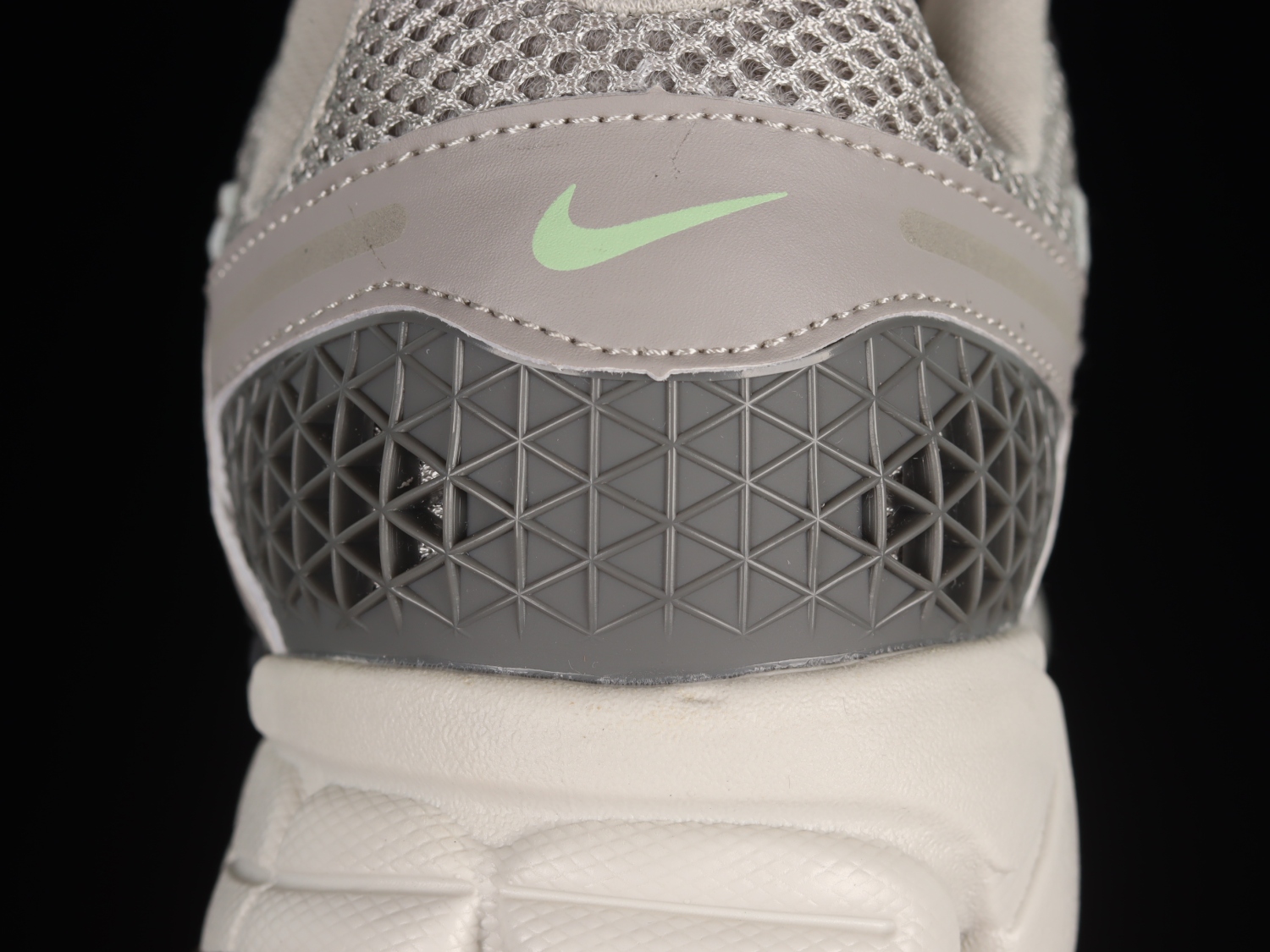 Nike Zoom Vomero 5 Cobblestone Flat Pewter (Women