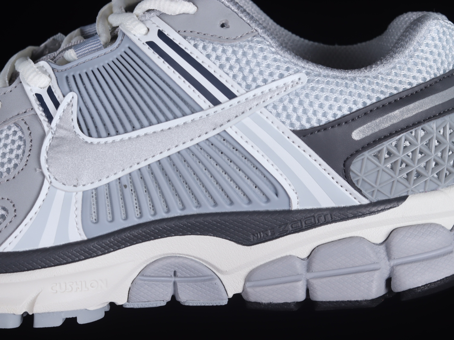 WMNS ZOOM VOMERO 5 