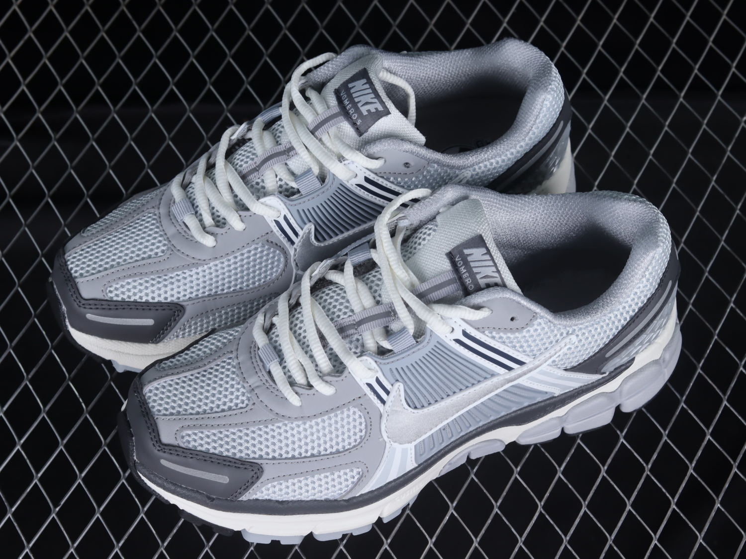 WMNS ZOOM VOMERO 5 