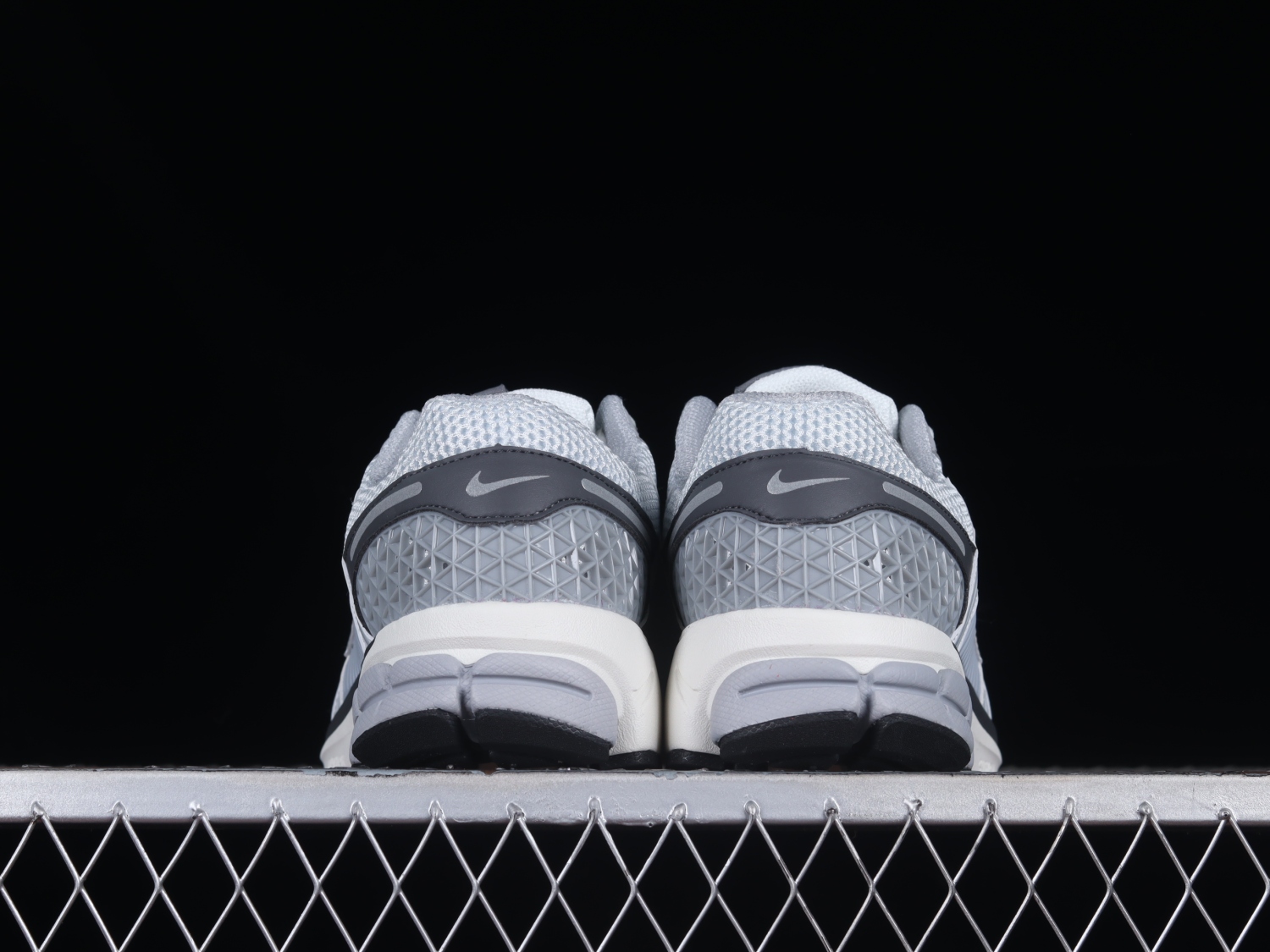 WMNS ZOOM VOMERO 5 