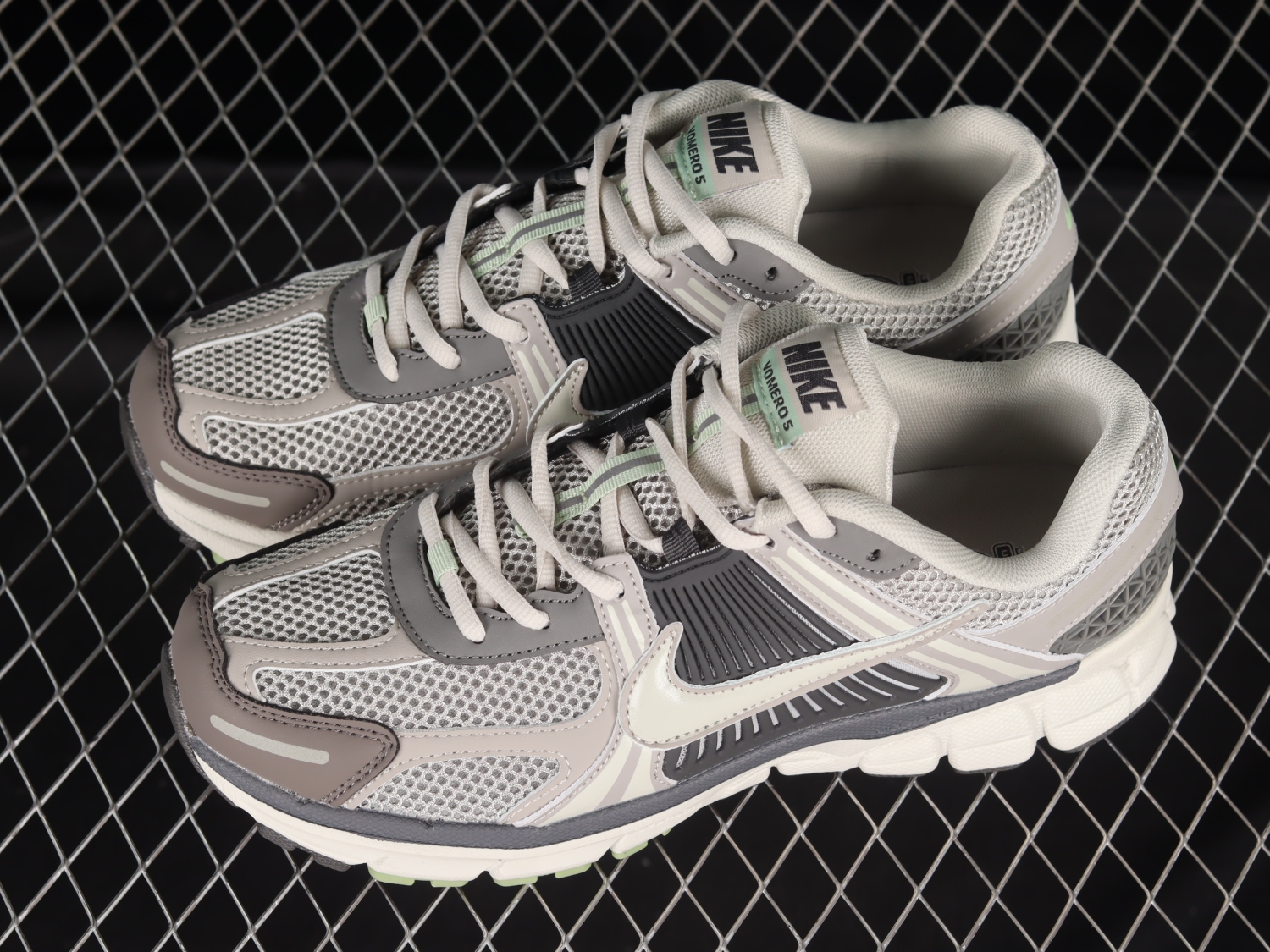 Nike Zoom Vomero 5 Cobblestone Flat Pewter (Women
