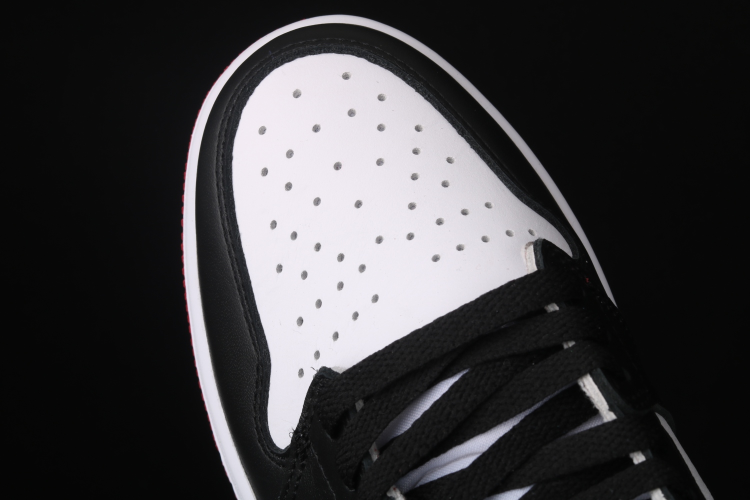 Jordan 1 Retro Black Toe (2016) 555088-125