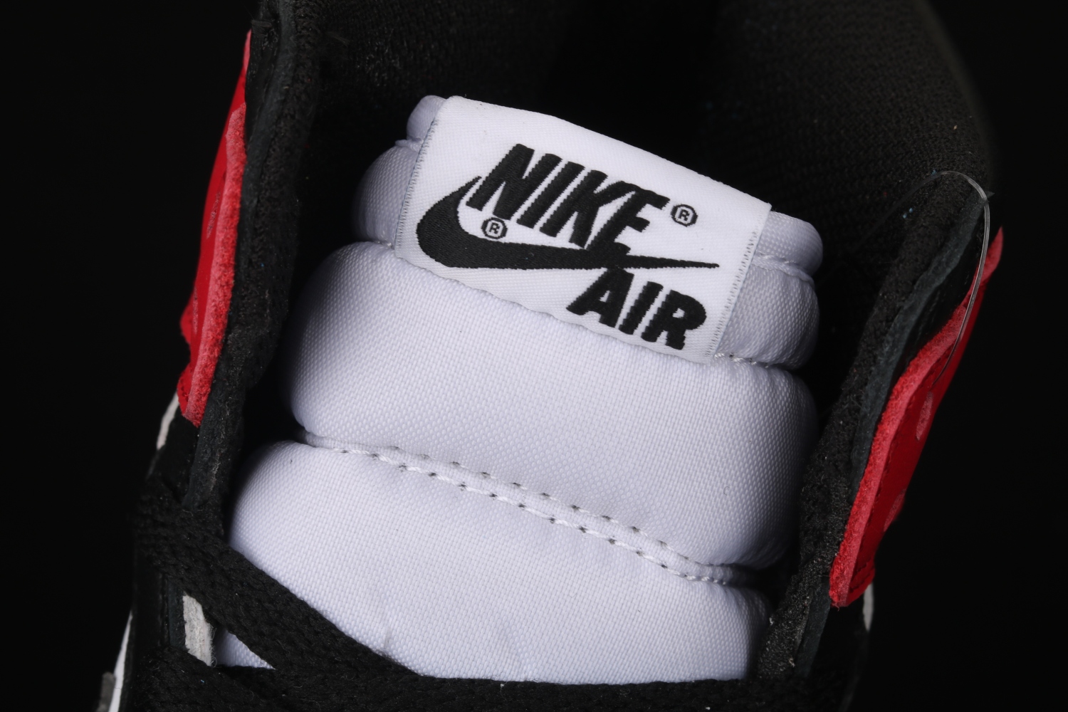 Jordan 1 Retro Black Toe (2016) 555088-125