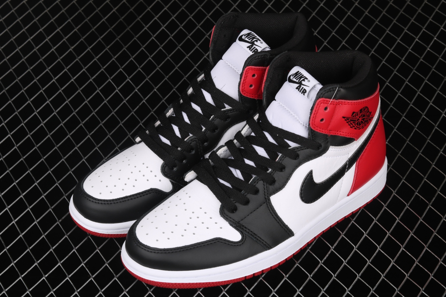 Jordan 1 Retro Black Toe (2016) 555088-125
