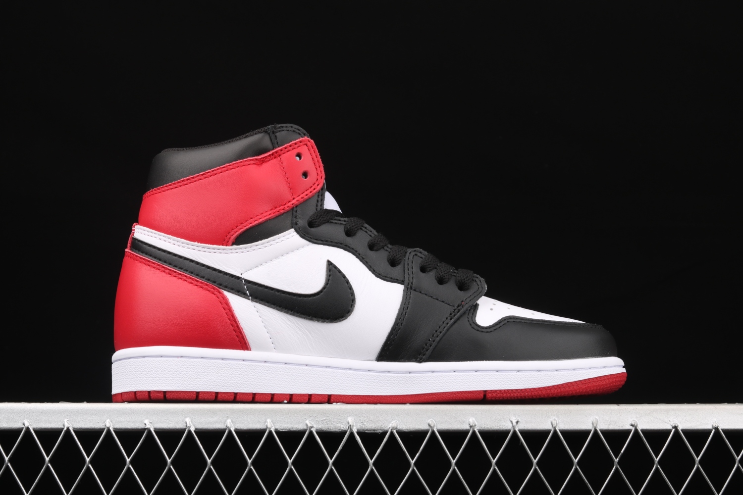 Jordan 1 Retro Black Toe (2016) 555088-125