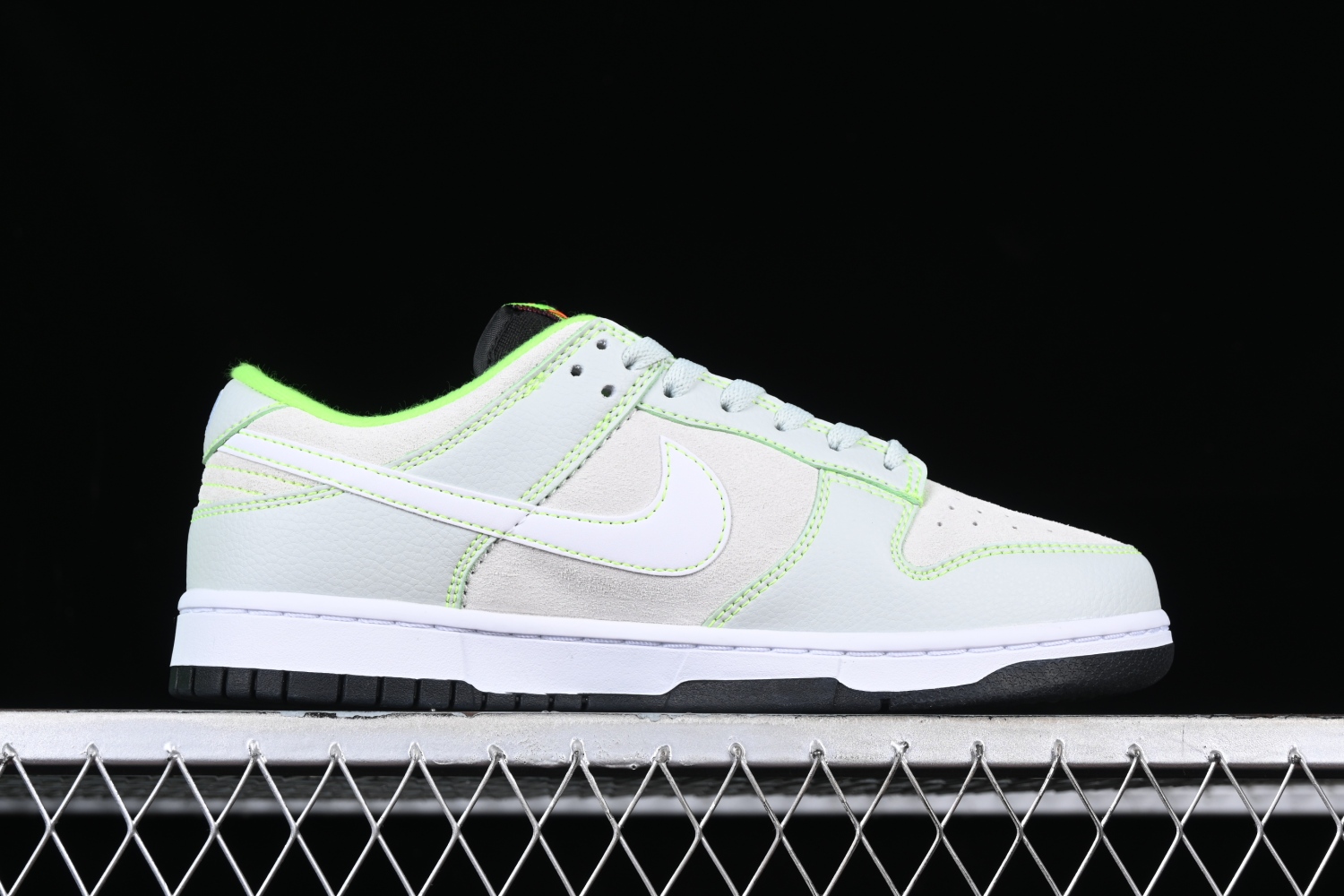 Nike Dunk Low University of Oregon PE (2023) FQ7260-001