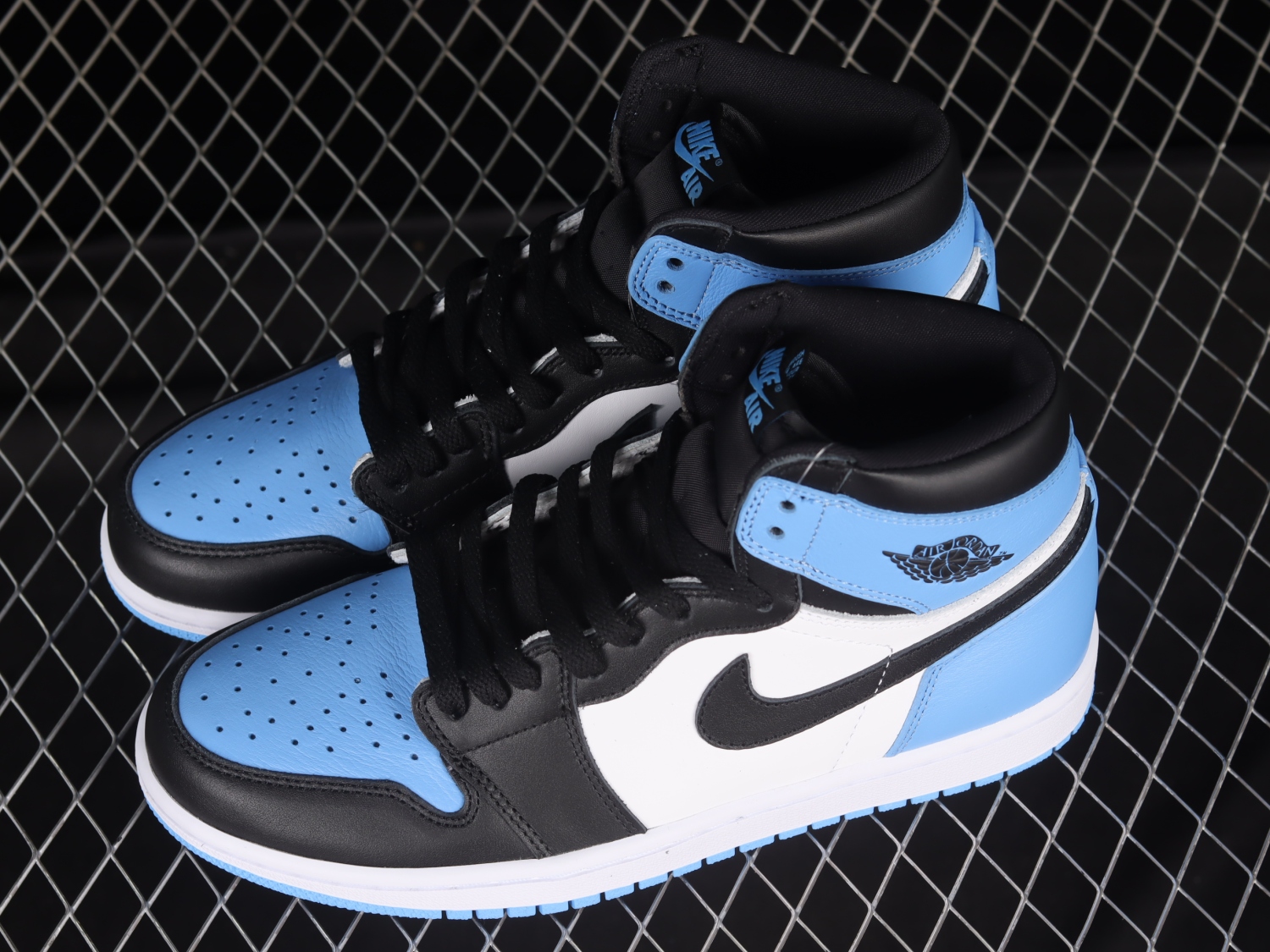 Jordan 1 Retro High OG UNC Toe DZ5485-400