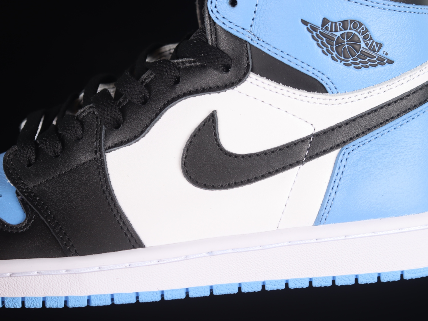 Jordan 1 Retro High OG UNC Toe DZ5485-400