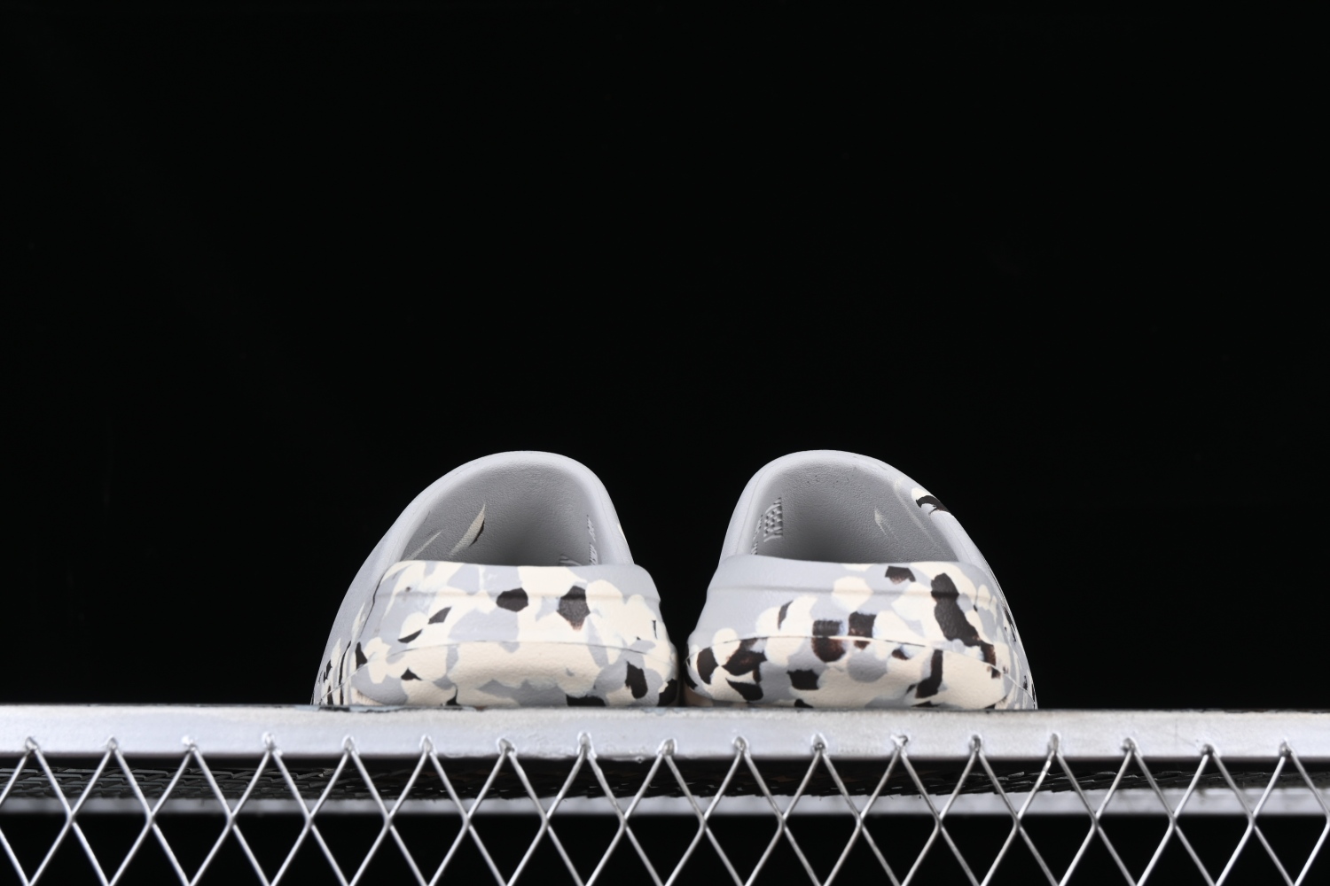 adidas Yeezy Slide Enflame Oil Painting White Grey GZ5553
