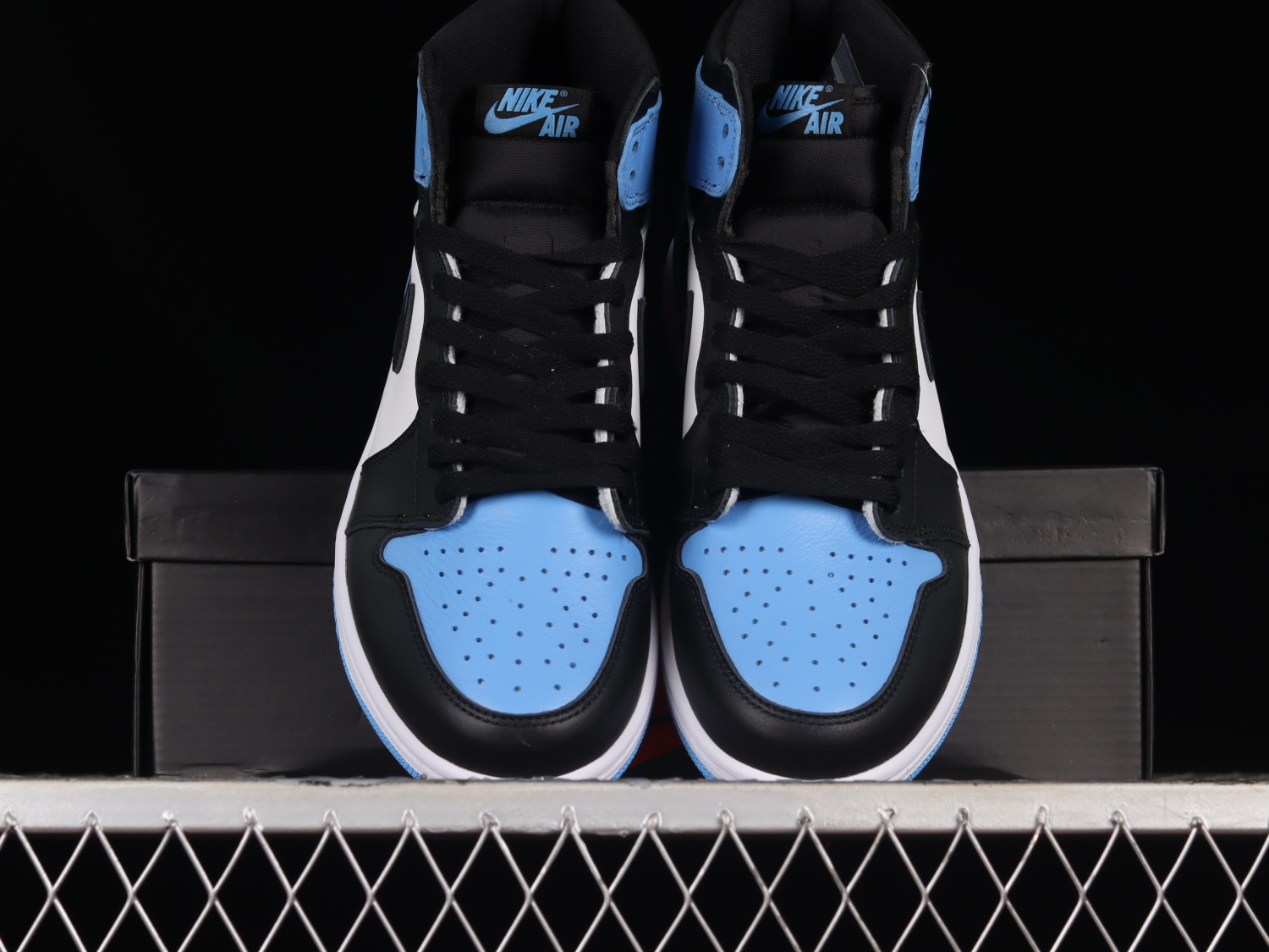 Jordan 1 Retro High OG UNC Toe DZ5485-400