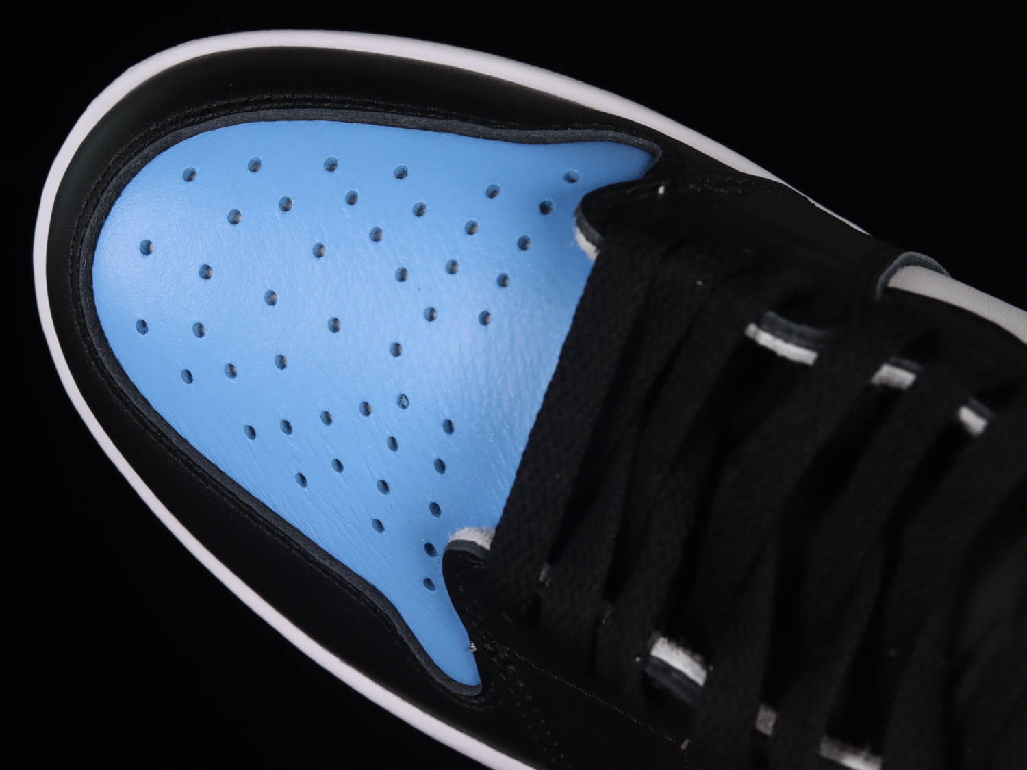 Jordan 1 Retro High OG UNC Toe DZ5485-400
