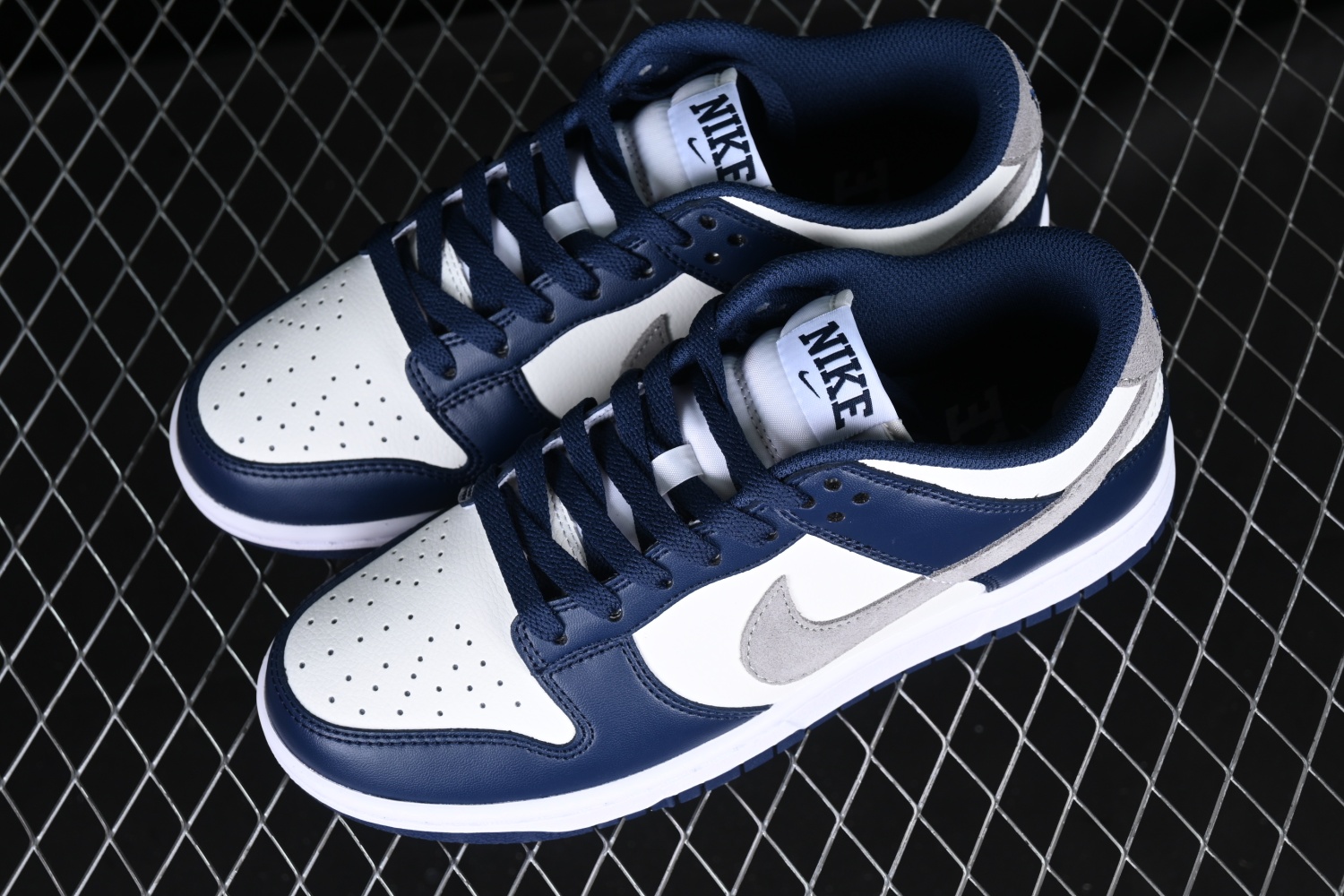 Nike Dunk Low Summit White Midnight Navy FD9749-400