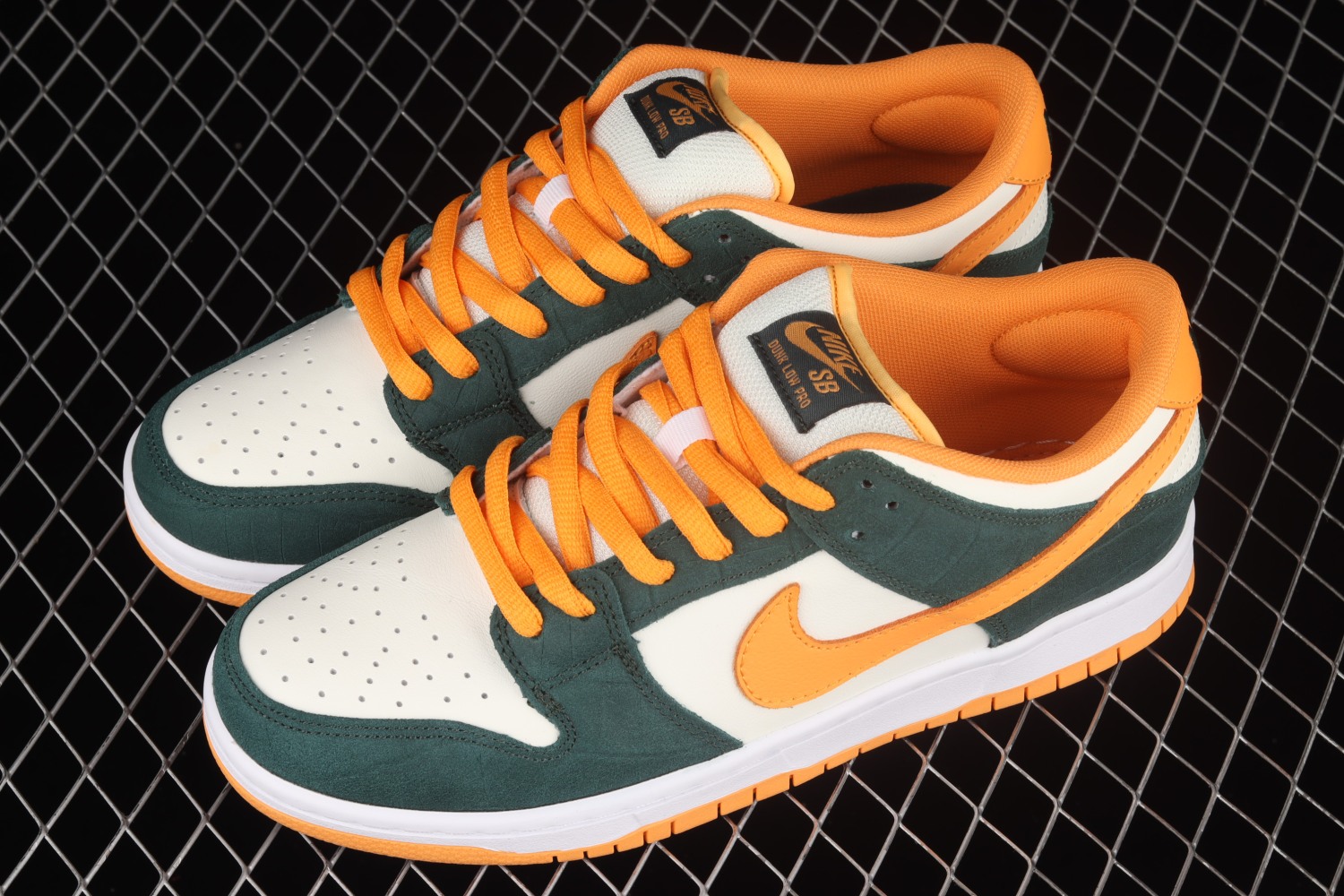 Nike SB Dunk Low Legion Pine Kumquat 304292-383