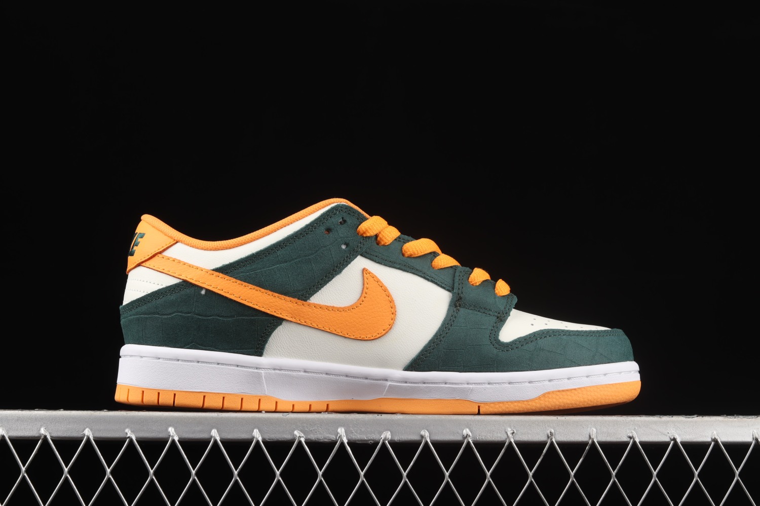 Nike SB Dunk Low Legion Pine Kumquat 304292-383