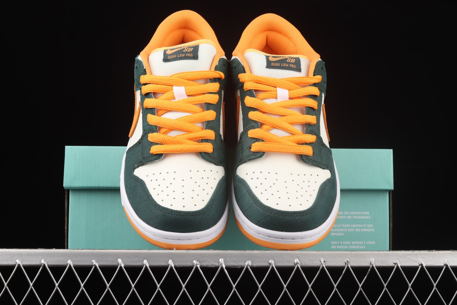 Nike SB Dunk Low Legion Pine Kumquat 304292-383