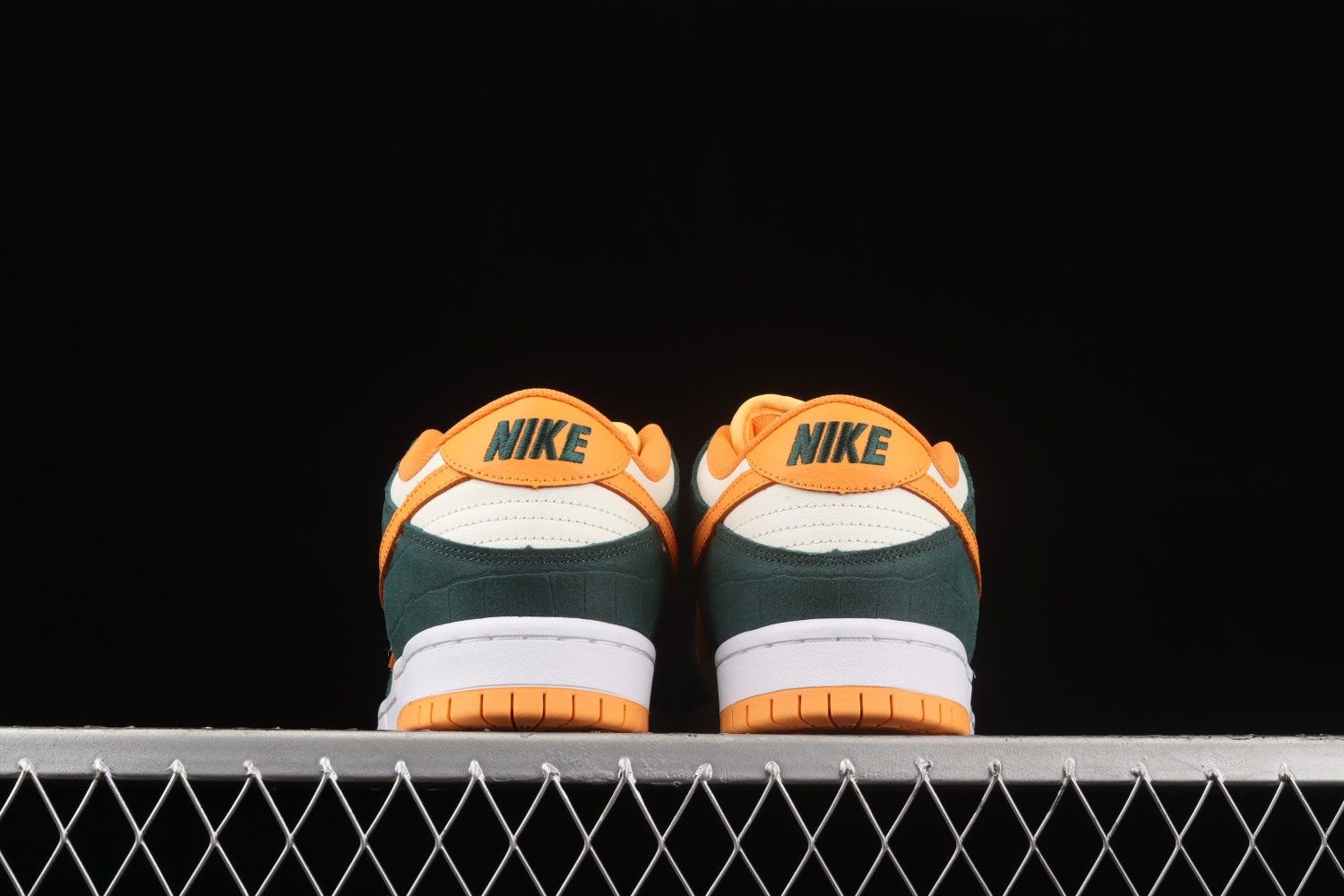 Nike SB Dunk Low Legion Pine Kumquat 304292-383