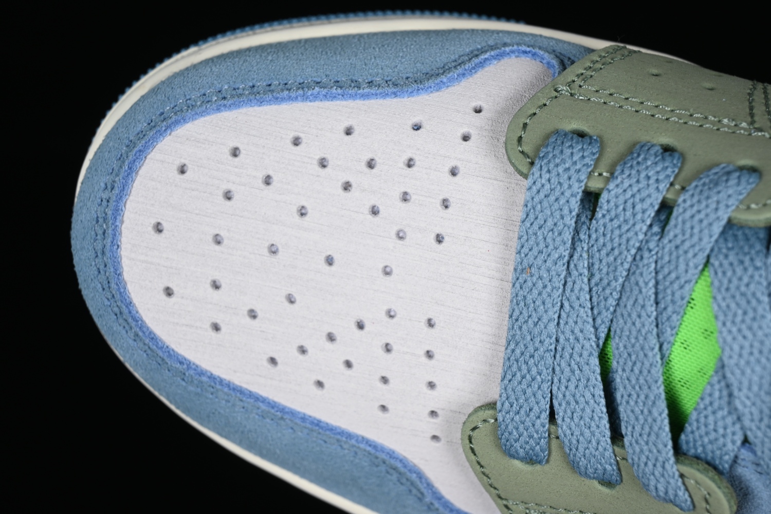 Jordan 1 High Zoom Air CMFT 2 University Blue Volt DV1305-4331