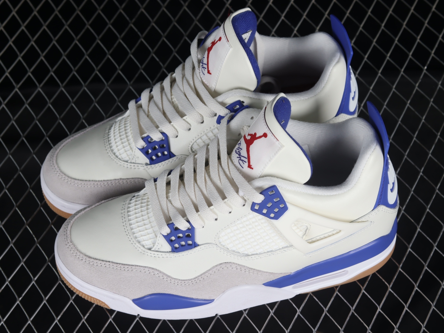 Nike SB x Jordan Air Jordan 4  Sapphire  DR5415-102