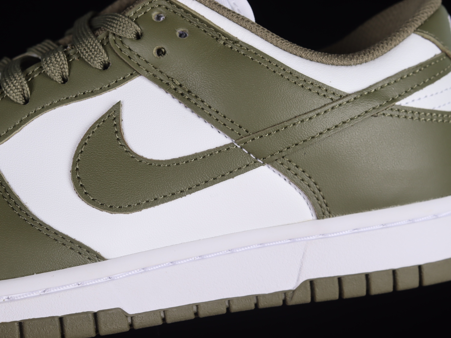 Nike Dunk Low Medium Olive DD1503-120