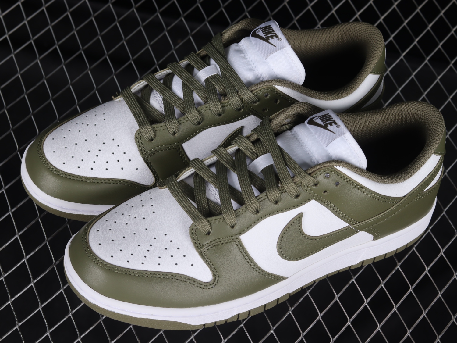 Nike Dunk Low Medium Olive DD1503-120