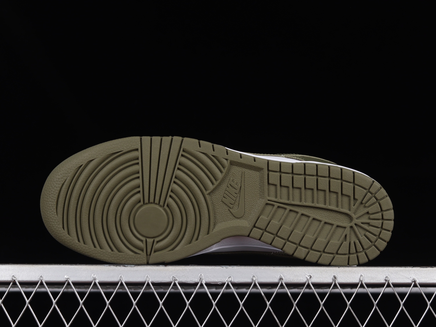 Nike Dunk Low Medium Olive DD1503-120