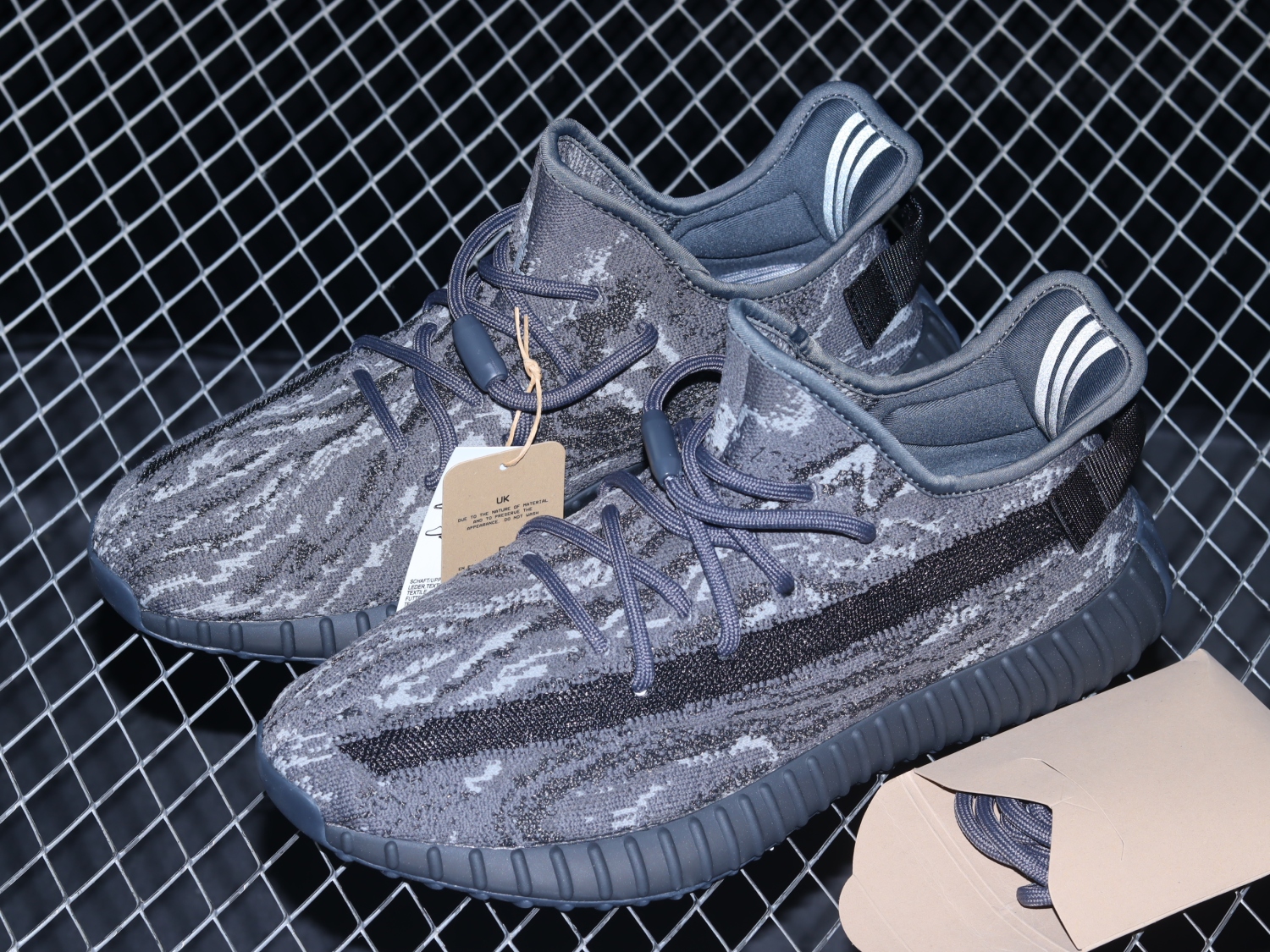 adidas Yeezy Boost 350 V2 MX Dark Salt ID4811