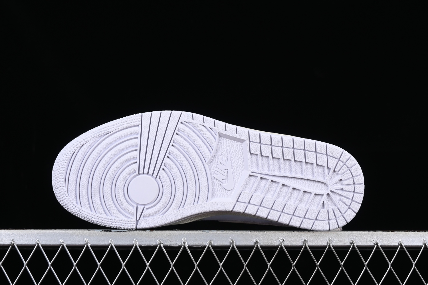 Jordan 1 Low SE Craft Inside Out Tech Grey DN1635-002
