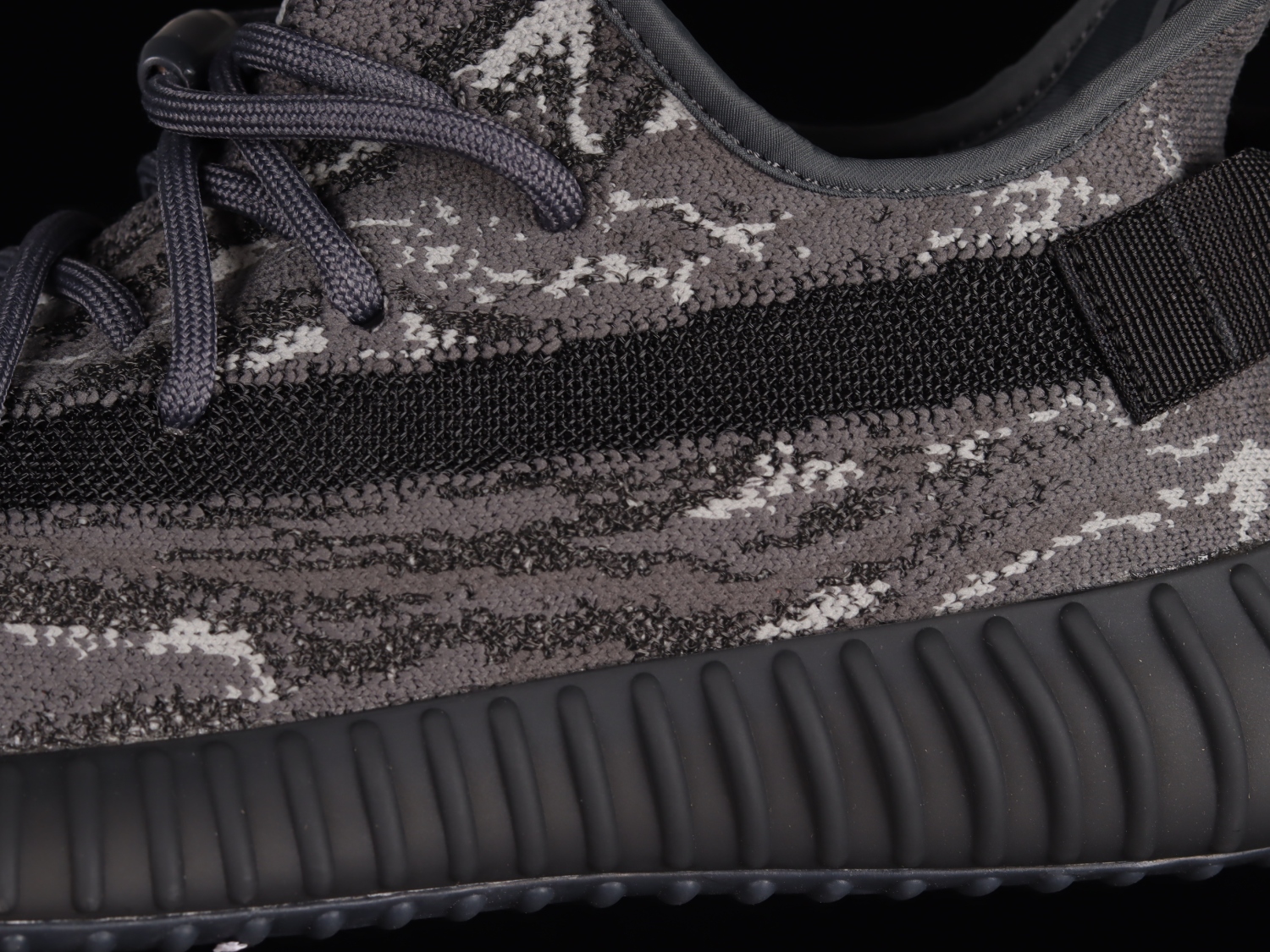 adidas Yeezy Boost 350 V2 MX Dark Salt ID4811