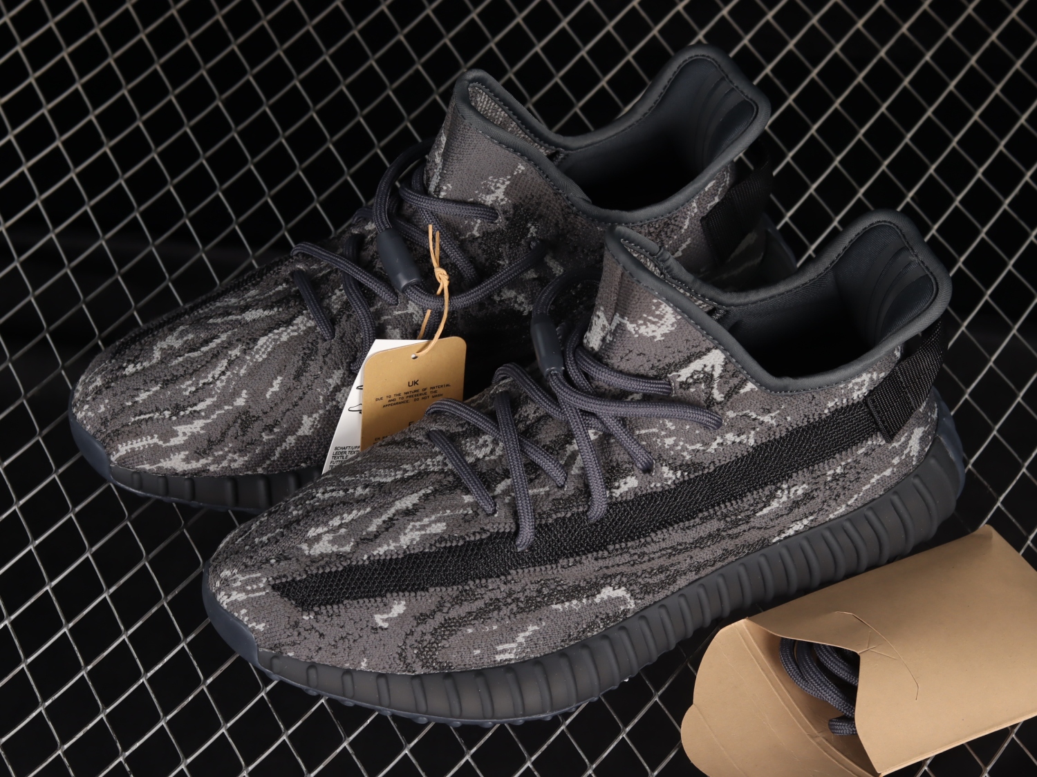 adidas Yeezy Boost 350 V2 MX Dark Salt ID4811