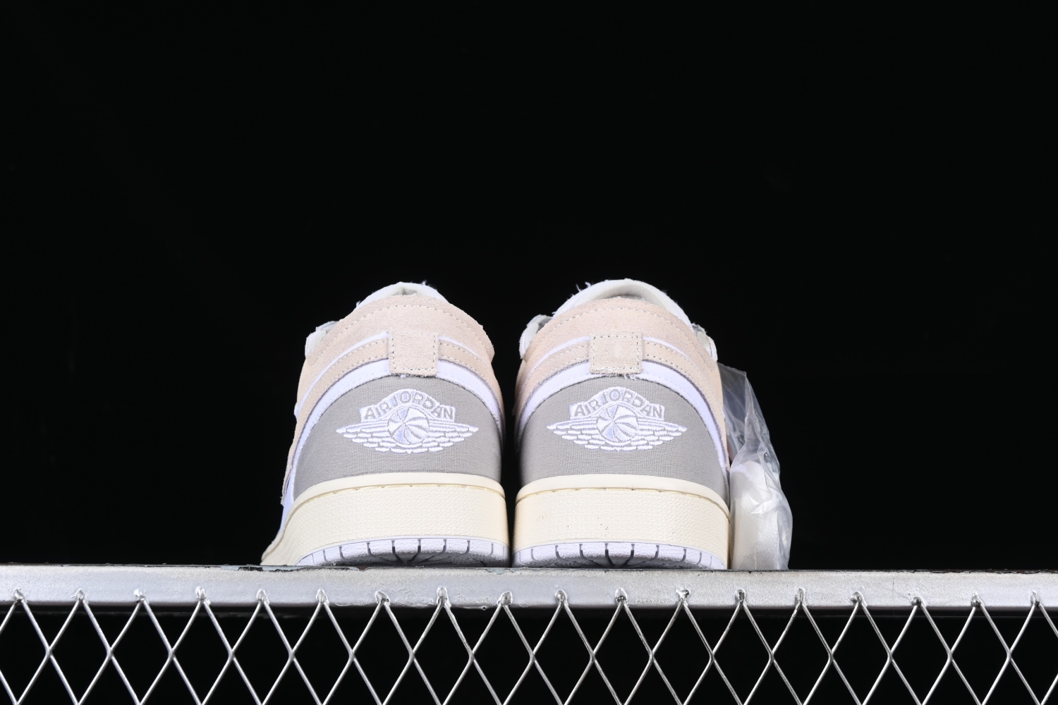 Jordan 1 Low SE Craft Inside Out Tech Grey DN1635-002