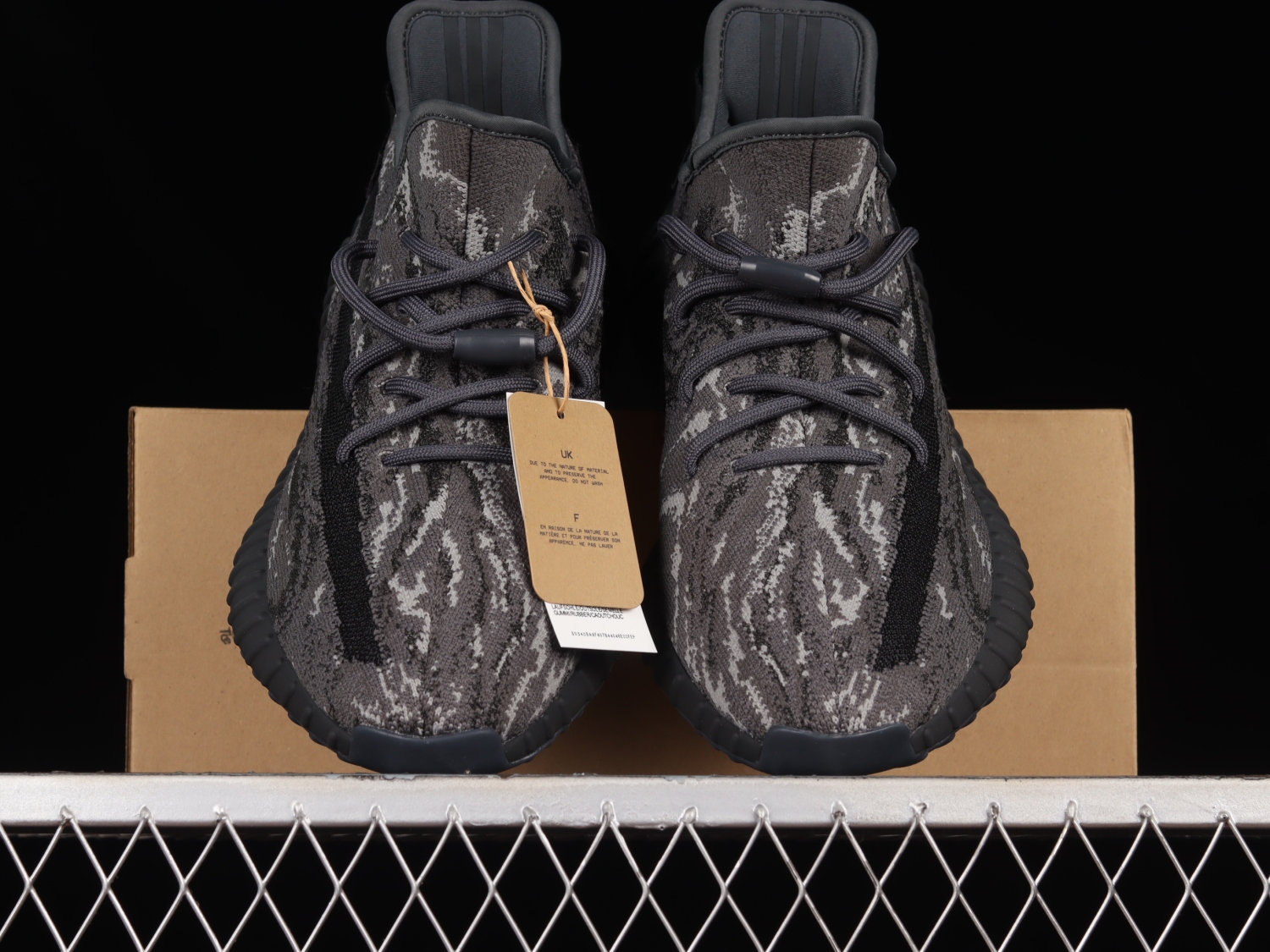 adidas Yeezy Boost 350 V2 MX Dark Salt ID4811