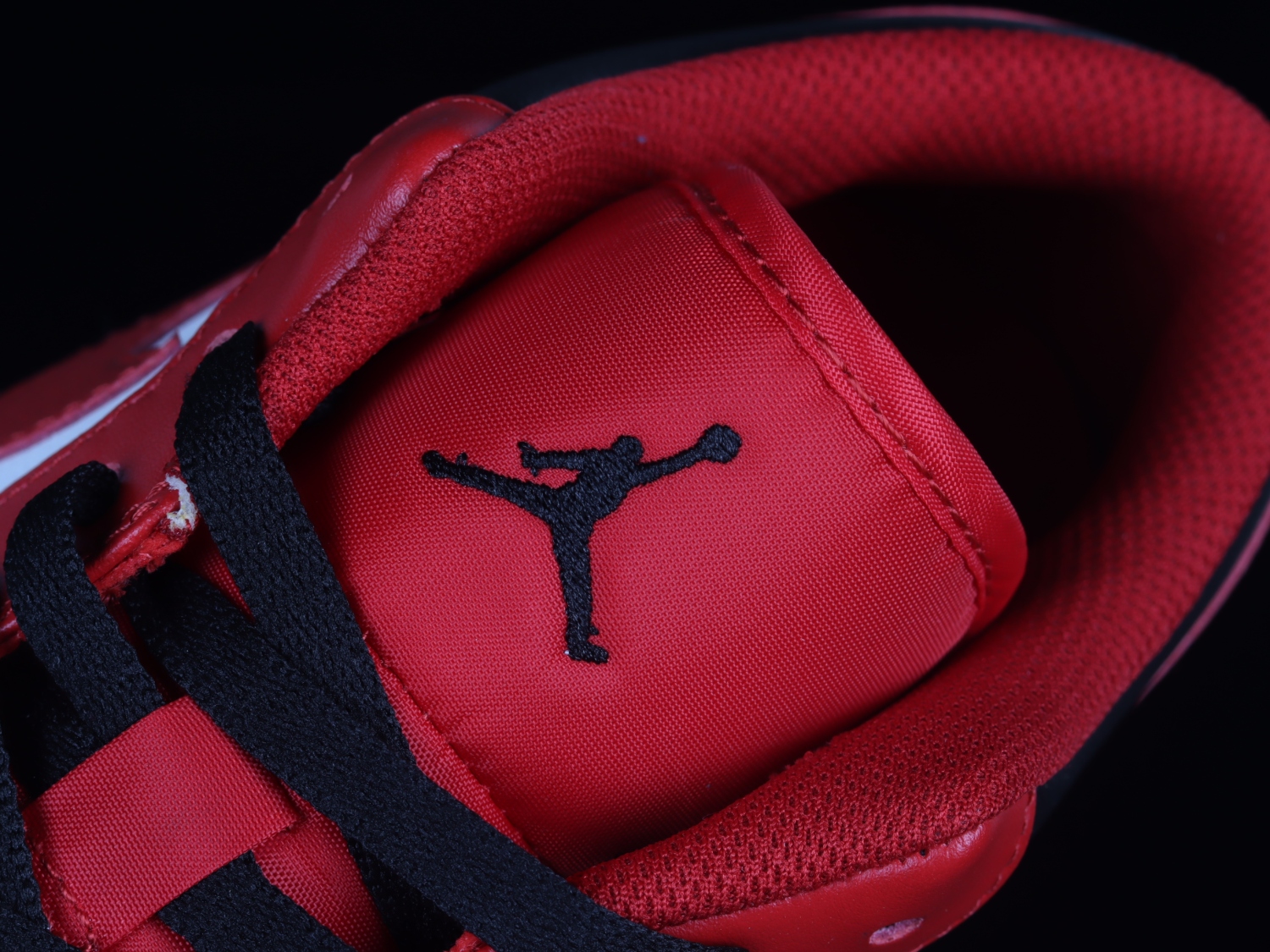Jordan 1 Low Bulls  553558-163