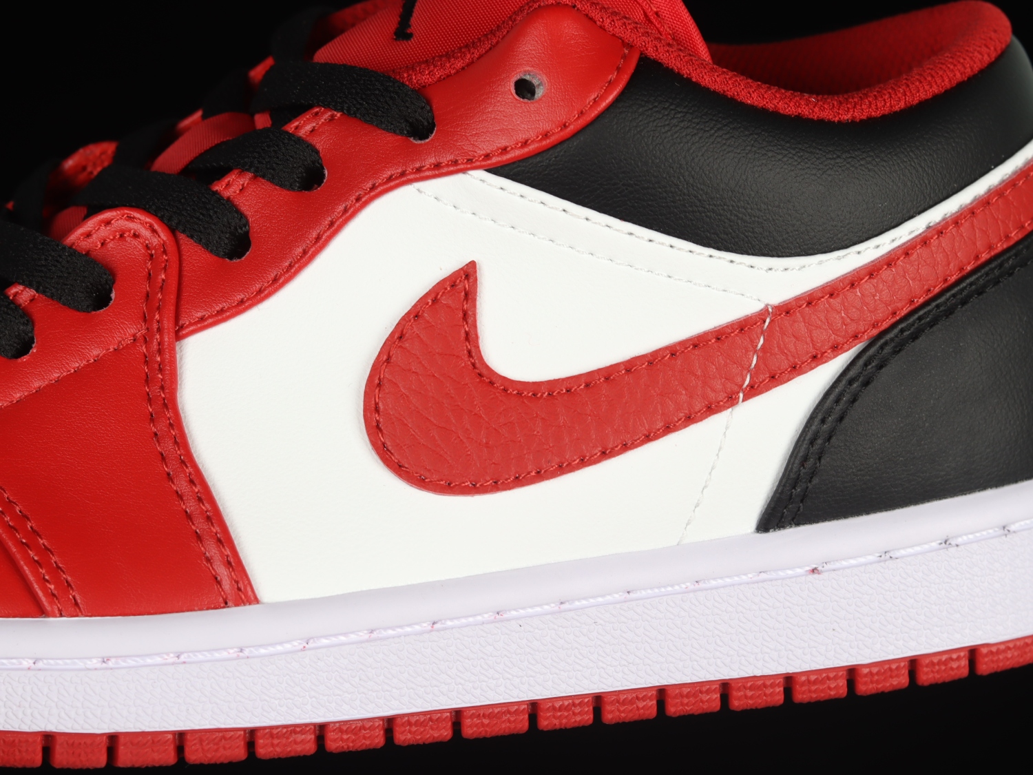 Jordan 1 Low Bulls  553558-163
