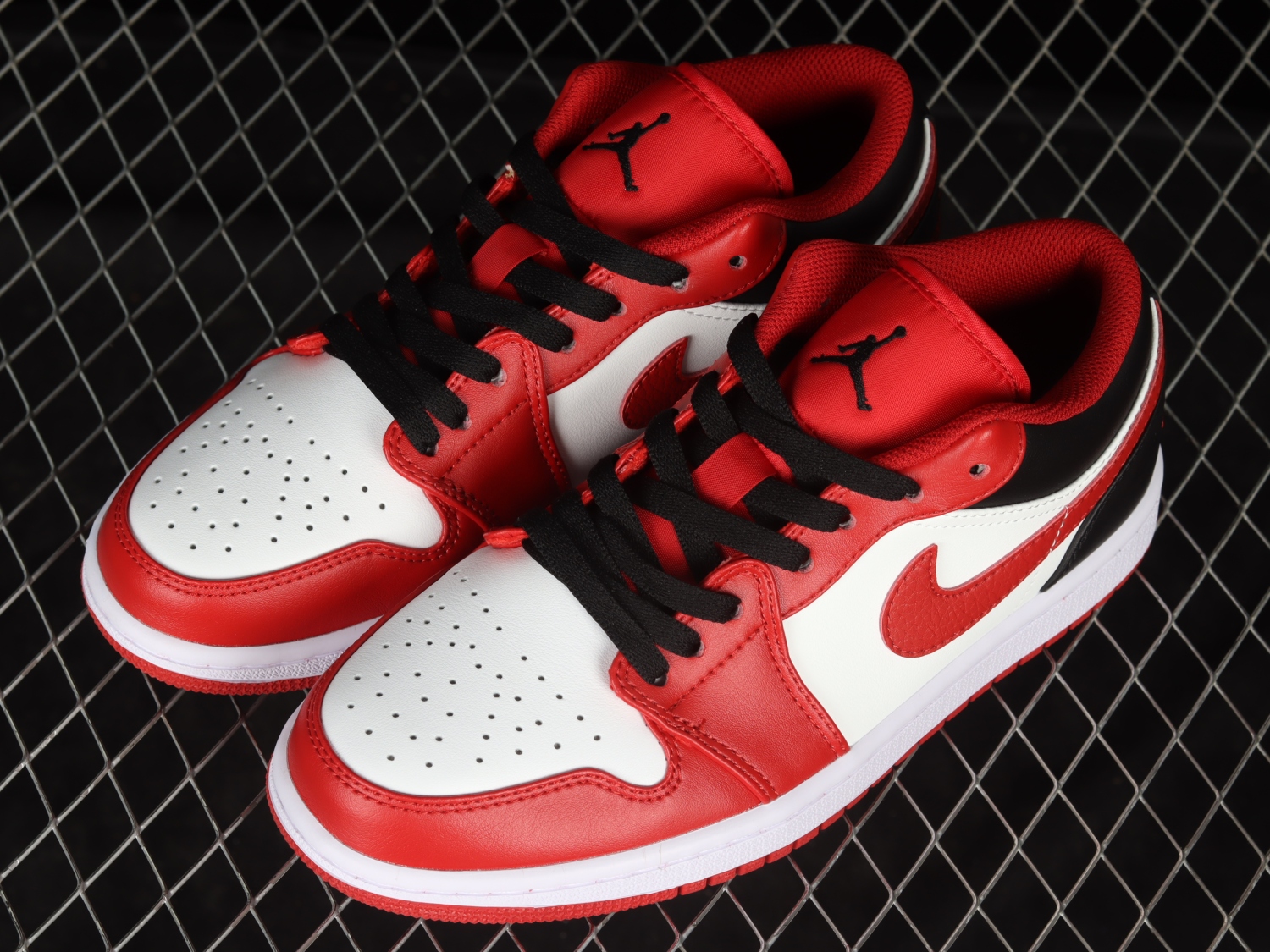 Jordan 1 Low Bulls  553558-163