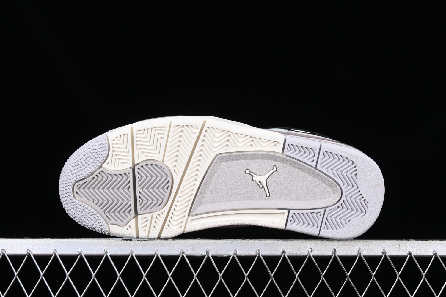 Jordan 4 Retro Frozen Moments  AQ9129-001